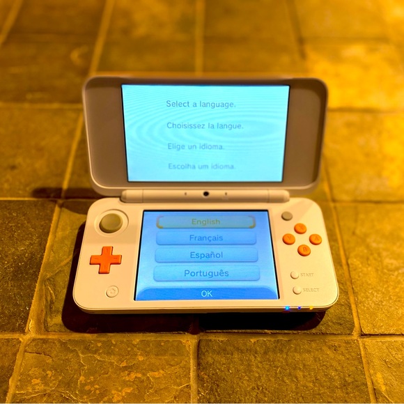 EUC Nintendo 2 DS XL Mario Kart 7 edition Bundle - Picture 2 of 7